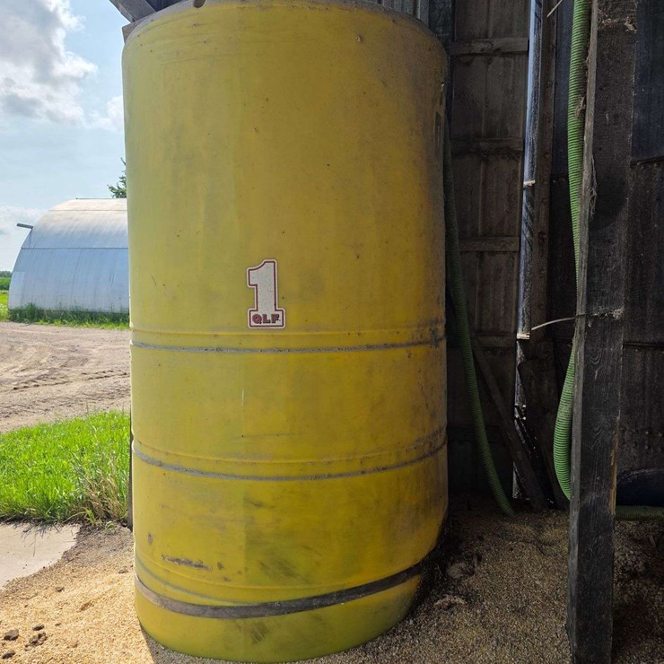 1500 Gallon Poly Tank, Plumbed 2”, QLF Brand, Was Used for Molasses, Pump is in Unknown Working Cond