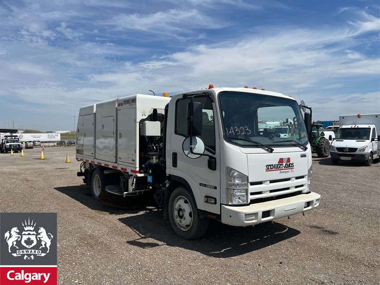 2013-isuzu-nqr-image-18