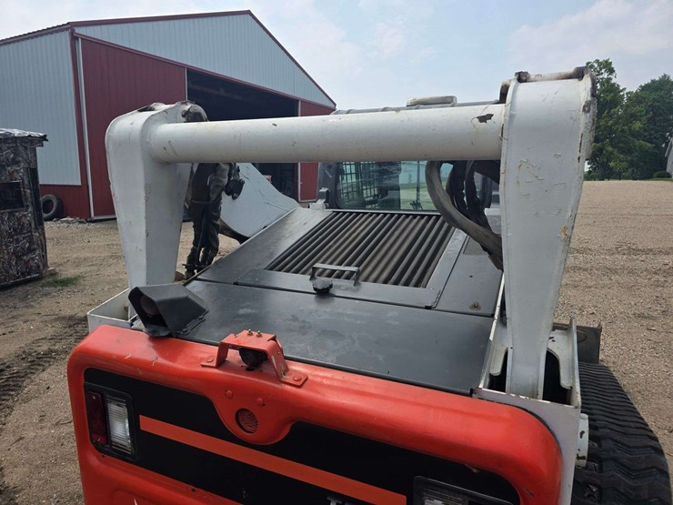 2013-bobcat-t750-image-22