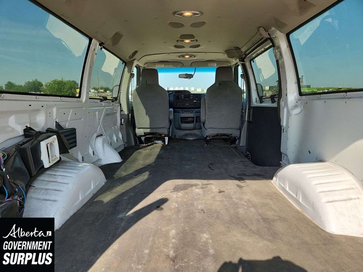 2014-ford-cargo-image-25