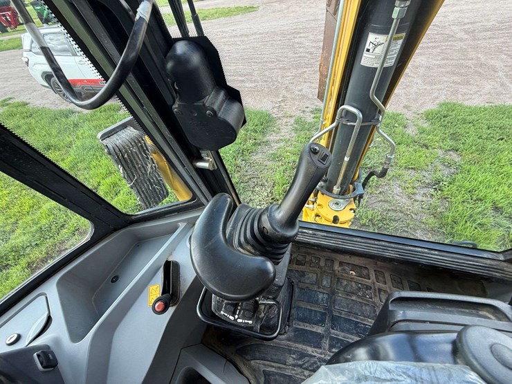 new-holland-b95d-backhoe,-fwa,-88”-front-bucket,-378-hours,-extended-hoe,-17”-back-bucket,-out-rigge-image-34