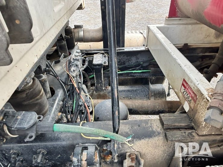 2005-caterpillar-10-image-33