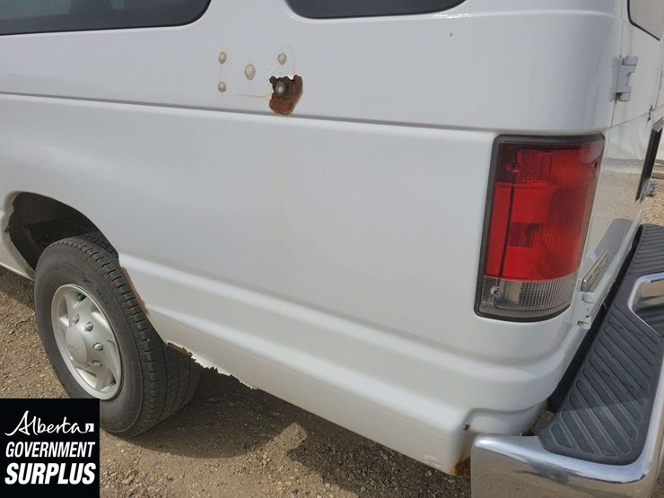 2013-ford-cargo-image-27