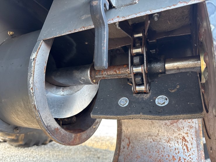 2012-massey-ferguson-9540-image-16