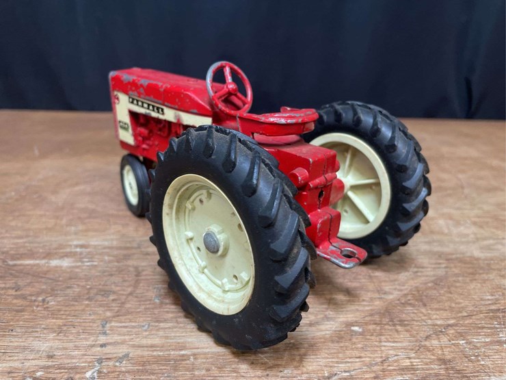 1/16-farmall-404-ertl-image-3