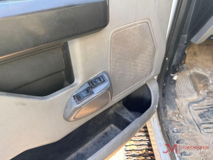 2017-ford-f550-xl-image-23
