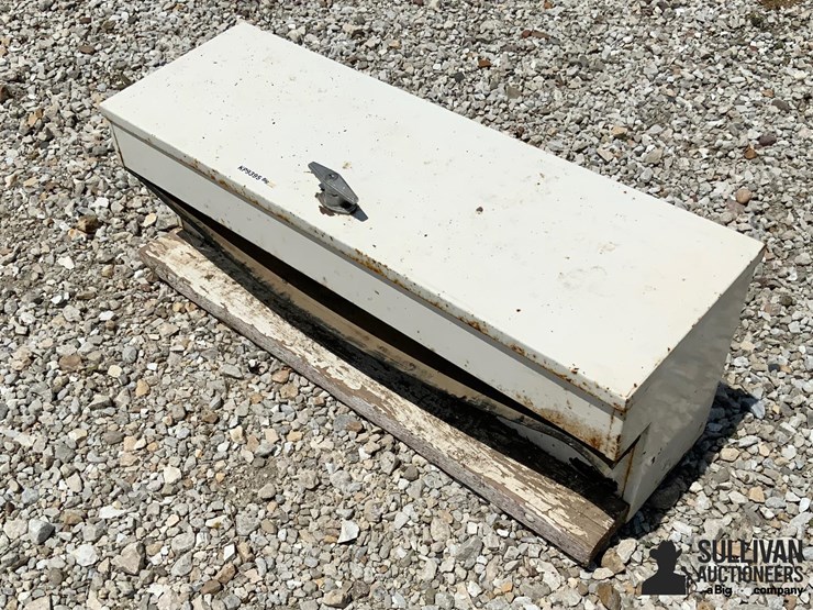 side-mount-truck-tool-box-image-1
