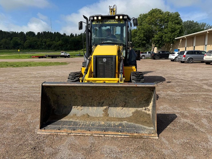 new-holland-b95d-backhoe,-fwa,-88”-front-bucket,-378-hours,-extended-hoe,-17”-back-bucket,-out-rigge-image-5