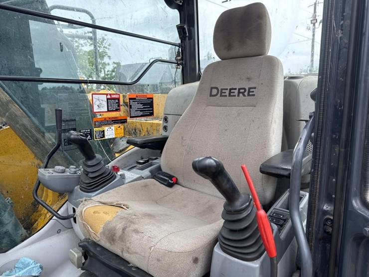 2023-deere-135g-image-27