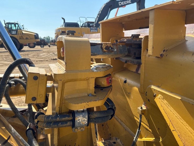caterpillar-d6t-xl-image-23