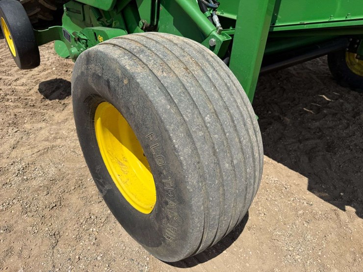 2006-john-deere-567-image-26