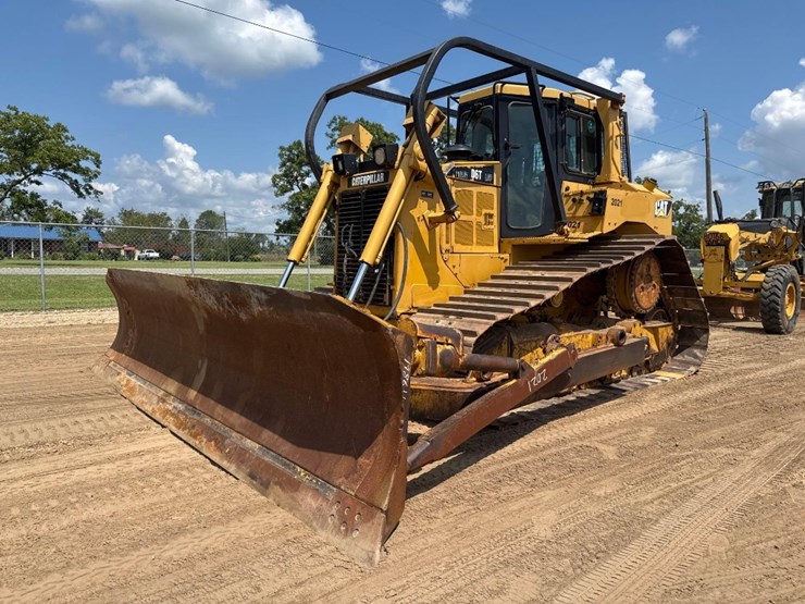caterpillar-d6t-lgp-image-2