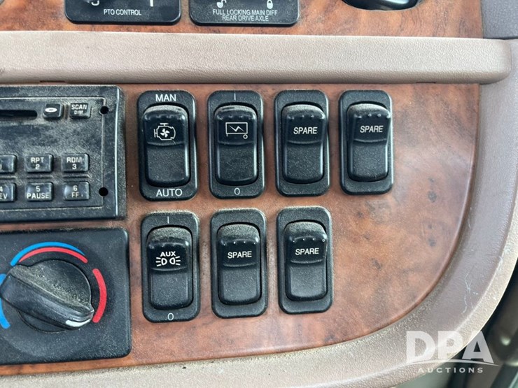 2008-peterbilt-384-image-62