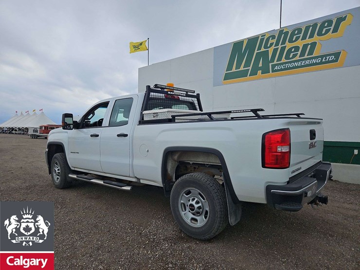 2017-gmc-sierra-2500hd-image-2