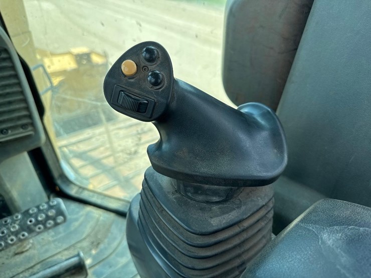 2019-caterpillar-d6k2-lgp-image-31