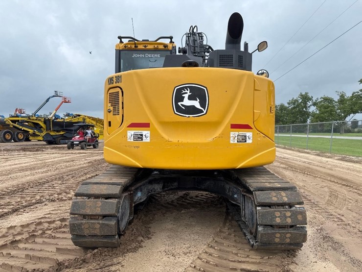2023-deere-135g-image-7