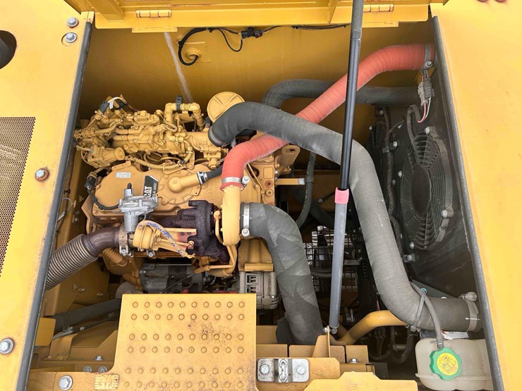 2018-caterpillar-320gc-image-29