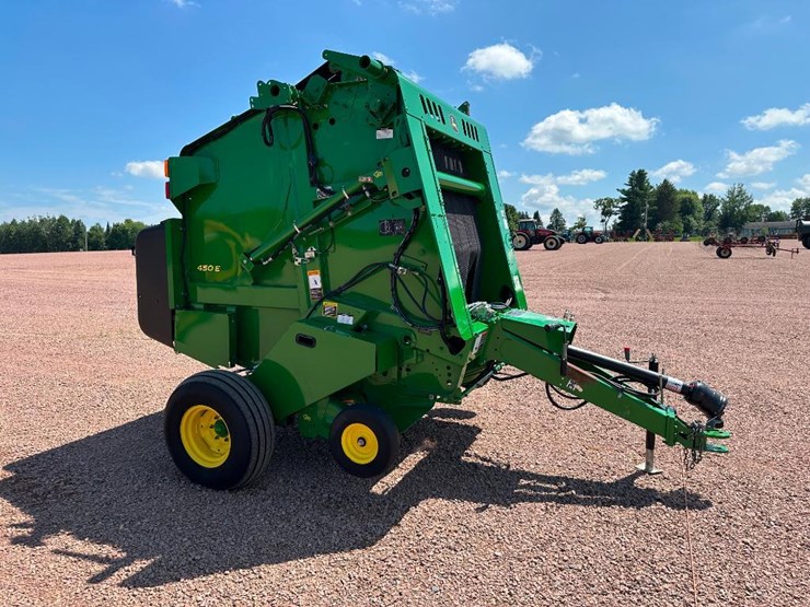 2022-john-deere-450e-image-3
