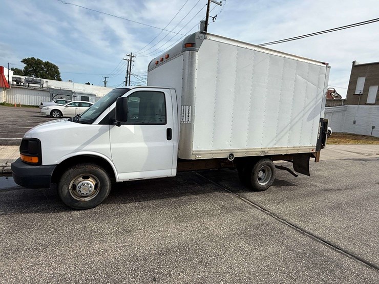 2009-chevrolet-express-3500-image-22