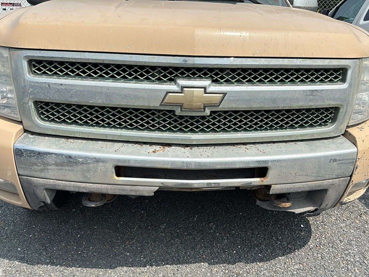 2011-chevrolet-silverado-1500-image-32
