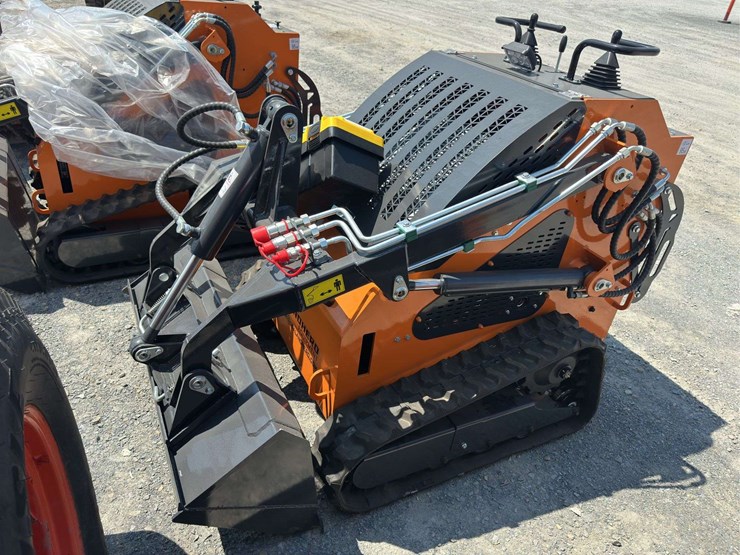 2024-landhero-mini-skid-steer-loader-image-1