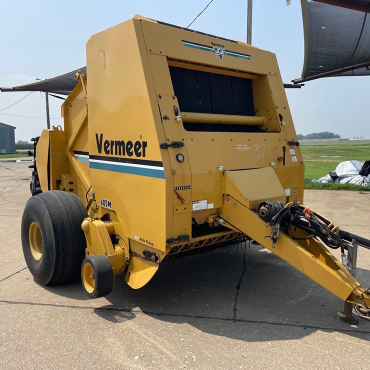 2004 VERMEER 605M