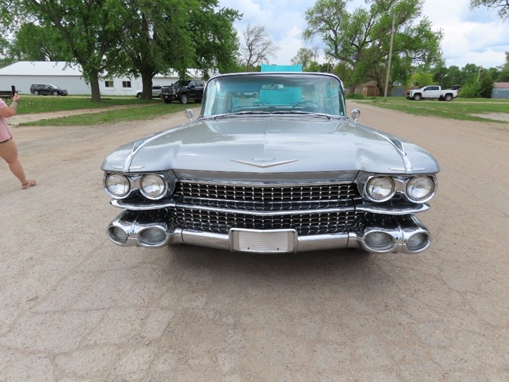 1959-cadillac-fleetwood-4dr-ht-image-2