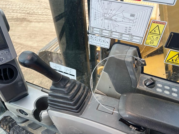 2015-caterpillar-326fl-image-38