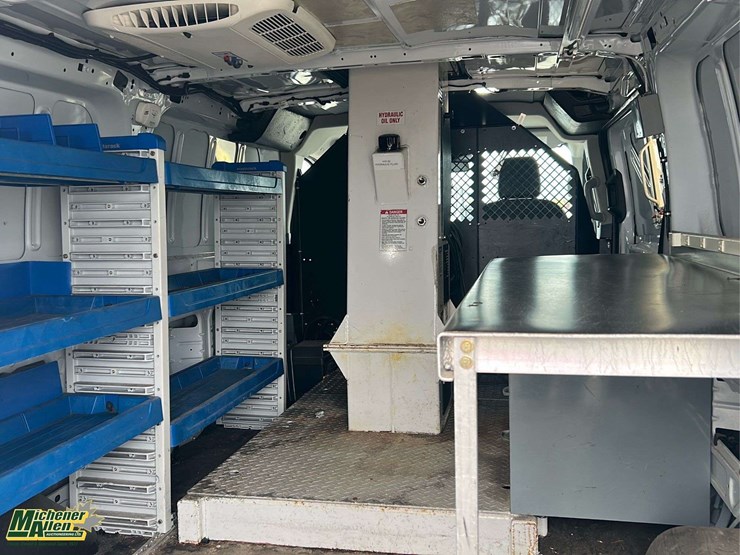 2019-ford-transit-image-11