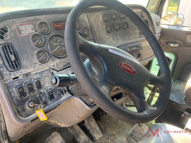2011-peterbilt-365-image-21