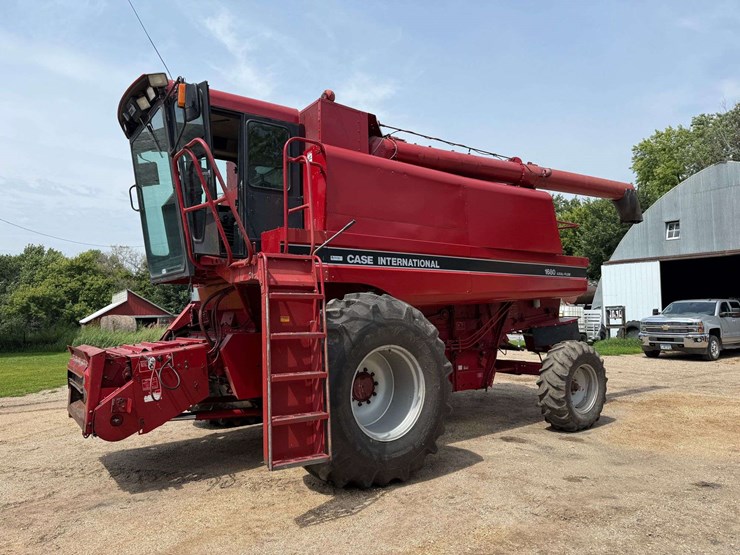 1990-case-ih-1680-image-1