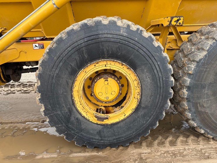 2014-deere-250d-image-10