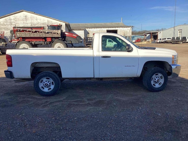 2013-chevrolet-silverado-2500-image-5
