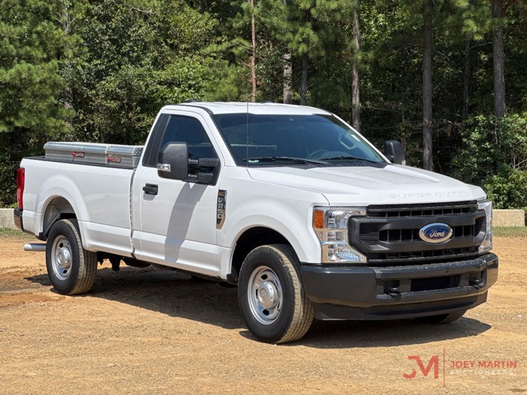 2022-ford-f250-xl-image-1