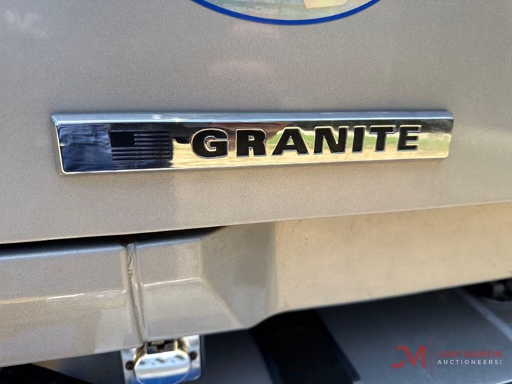2021-mack-gr64f-granite-dump-truck-image-6