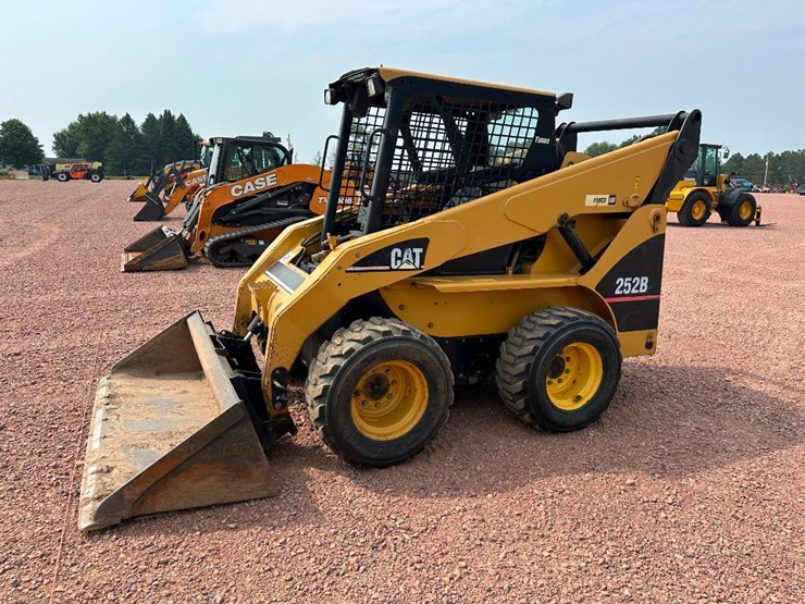caterpillar-252b-image-1