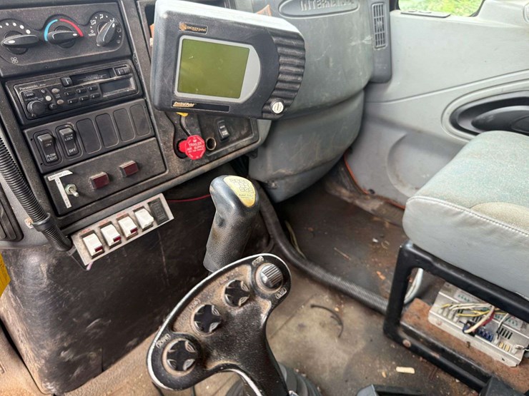2001-international-7300-image-26