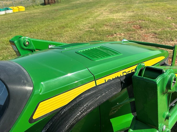 2019-john-deere-4044m-image-16