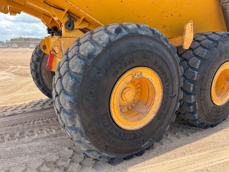 2012-volvo-a40f-image-12