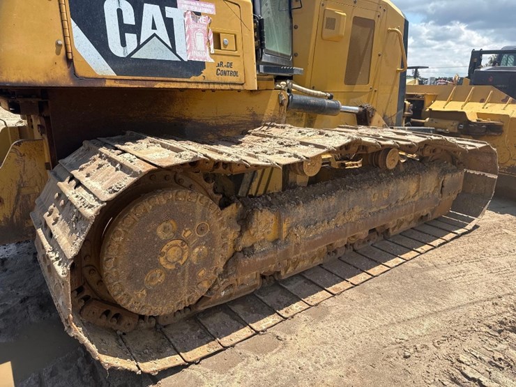 2016-caterpillar-d6k2-lgp-image-13