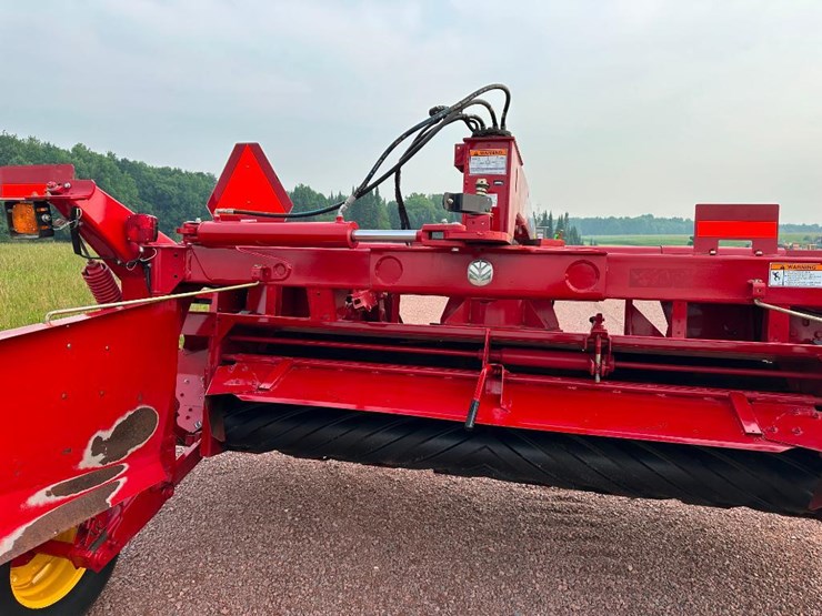2014-new-holland-h7450-image-24