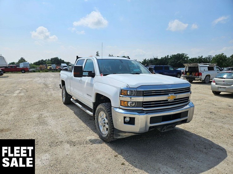2015-chevrolet-silverado-3500hd-image-4
