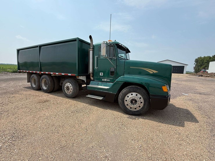 1993-freightliner-fld120-image-9