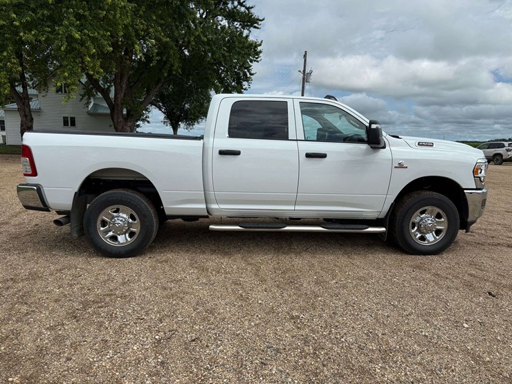 2024-ram-2500-tradesman-image-6