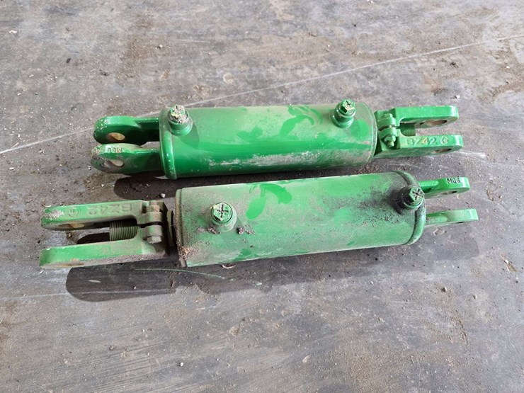 john-deere-12-image-1