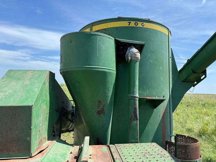 john-deere-700-image-21