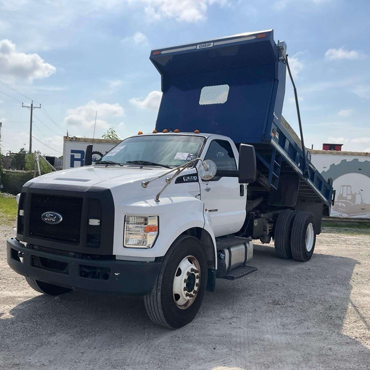 2017 FORD F650