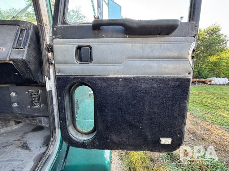 1993-peterbilt-377-image-46