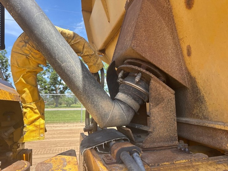 1998-caterpillar-d250e-image-19