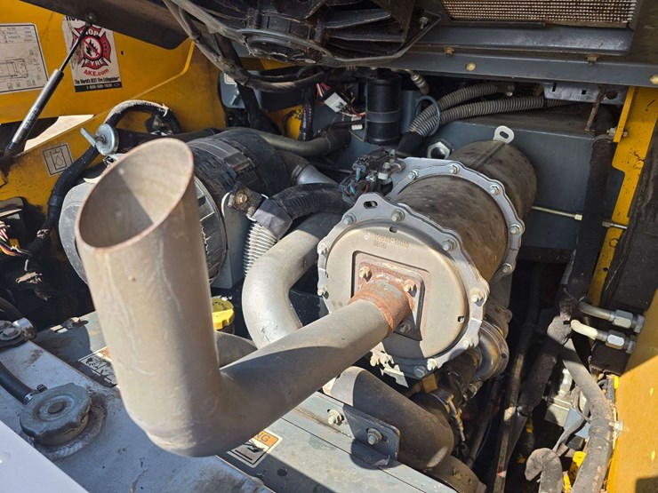 2019-gehl-v270-image-23